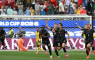 Hạ Nam Phi phút bù giờ, Canada lần đầu vào vòng 16 đội World Cup