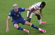 Lionel Messi bị réo tên vụ thẻ đỏ tranh cãi của Folarin Balogun