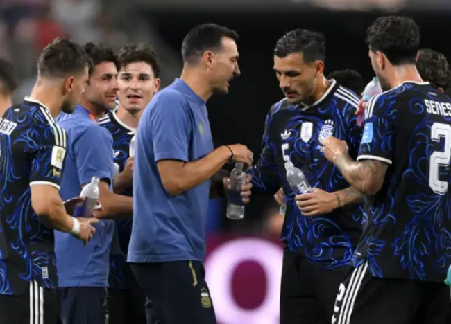 Scaloni ca ngợi tinh thần không bao giờ bỏ cuộc của Argentina