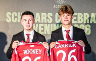 Con trai Rooney và Carrick ký hợp đồng với Man Utd