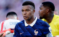 Hakimi khó ngăn cản bước chạy của Mbappe