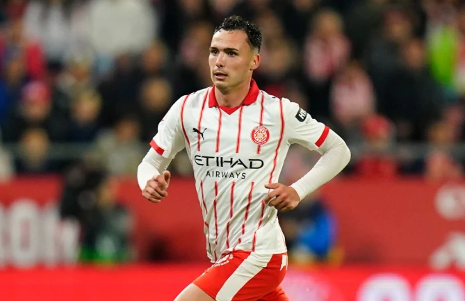Arnau Martinez là món hời lý tưởng với Liverpool