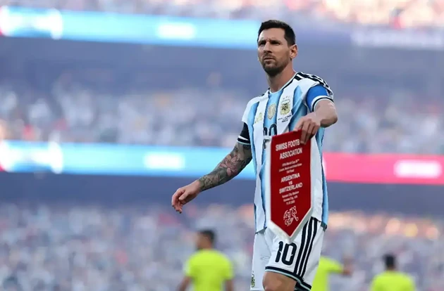 Messi gay gắt chấn chỉnh trọng tài ở tứ kết World Cup