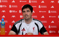HLV Iraola thừa nhận Liverpool cần thêm tân binh