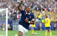 Eto'o ám chỉ Mbappe không được công nhận xứng đáng vì màu da
