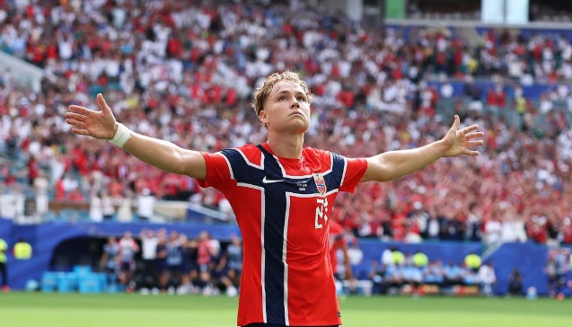 Andreas Schjelderup lọt tầm ngắm nhiều ông lớn Ngoại hạng Anh