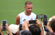 CĐV quay xe với Mac Allister sau khi ĐT Anh chia tay World Cup