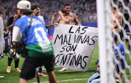 Anh đòi FIFA phạt Argentina vụ băng rôn Falkland