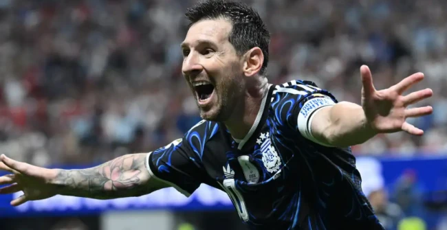 Iniesta nhận xét phong tỏa Messi là điều bất khả thi