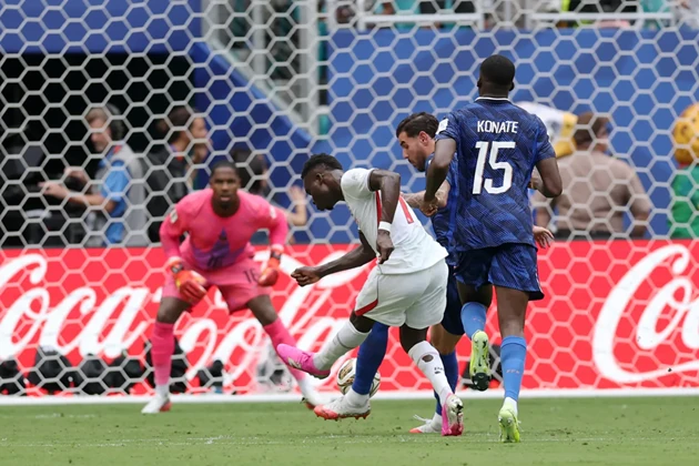 Fan sốc khi trận Anh hạ Pháp giống hệt Soccer Aid