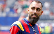 Iglesias miễn cưỡng bắt tay Donald Trump tại World Cup 2026