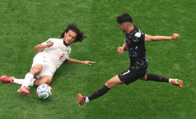 Vì sao Man City khao khát tiền vệ Ayyoub Bouaddi?