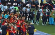 Cầu thủ Argentina duy nhất không quay lưng khi Tây Ban Nha nâng cúp