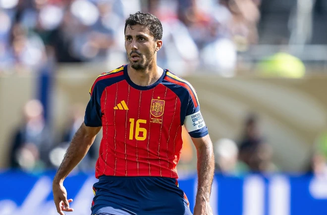 Tin đồn chuyển nhượng sáng 25/7: Real Madrid muốn có Rodri; Man Utd giữ chân Bruno Fernandes