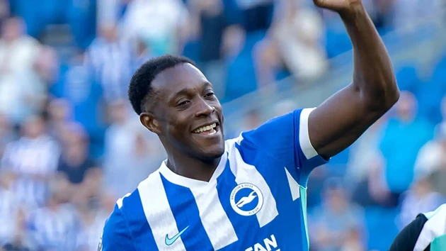 Welbeck hội quân chờ đấu Juve, Chelsea tiến sát Henderson