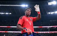 PSG vượt mặt Juventus vụ thủ thành Zion Suzuki