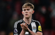 Bất chấp Hall đòi đi, Newcastle cự tuyệt Man Utd