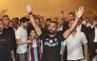 25.000 fan đốt pháo sáng đón Salah gia nhập Trabzonspor