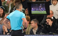 UEFA muốn trả lại vị trí trung tâm cho trọng tài