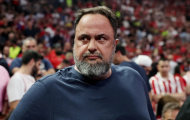 Chủ tịch Nottingham Forest kiện Crystal Palace vì băng rôn xúc phạm