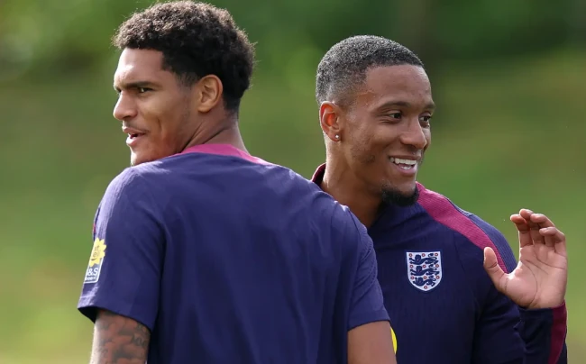 Arteta nên chiêu mộ Konsa hay Quansah để nâng cấp hàng thủ Arsenal?