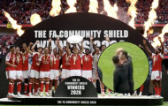 Fan xót xa khi 2 sao Arsenal đứng ngoài lễ ăn mừng Community Shield