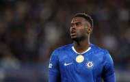 Badiashile có mặt tại Napoli, chuẩn bị chia tay Chelsea
