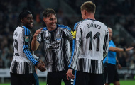 Cú đúp của Barnes giúp Newcastle nhọc nhằn hạ West Brom tại EFL Cup