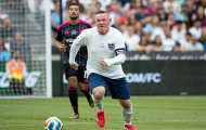 Rooney chặn cả máy bay của MU vì bị đồng đội giấu quần