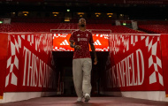 Liverpool gánh thâm hụt kỷ lục, MU mua sắm thua xa 3 tân binh