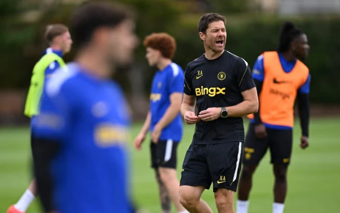 Alonso tìm lời giải cho hàng phòng ngự Chelsea ở đại chiến Arsenal