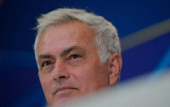 Mourinho thích thú nhận quà vòi phun nước trước trận gặp Inter