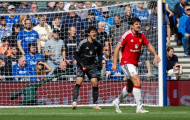Gary Neville chỉ trích sự chủ quan của hàng thủ MU