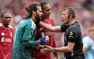 Alisson Becker bị phạt 8.000 bảng vì đá bảng trọng tài