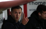 Phản ứng gay gắt, Jack Wilshere bị truất quyền chỉ đạo