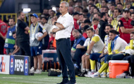 HLV Ismail Kartal từ chức vì bị CĐV Fenerbahce ném chai