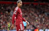 Araujo tỏa sáng khiến Liverpool lo nhiều hơn vui