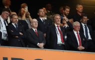 Fan MU biểu tình dữ dội, Ratcliffe phải lén vào Old Trafford