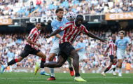 Hat-trick của Brian Brobbey xát muối vào vết thương của MU