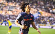 Arsenal tranh tiền vệ Gjivai Zechiel với Chelsea