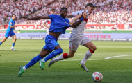 Arsenal và Man United đại chiến vì Christian Kofane