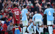 Gravenberch bị treo giò mấy trận sau thẻ đỏ trước Man City?