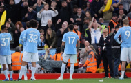Neville gọi tiếng la ó nhắm vào Man City là điều tàn nhẫn