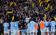 Giải mã biểu tượng chuối bơm hơi của fan Man City tại Anfield