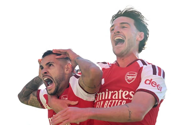 Bom tấn Guimaraes giúp Arsenal giải cứu Declan Rice