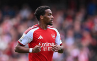 Timber thừa nhận Arsenal đang bước trên lằn ranh mong manh
