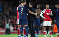 Arteta có hành động đẹp với Giroud sau trận thắng Lille