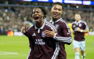 Từ chối Newcastle đến Villa, Manzambi đã chọn đúng bến đỗ