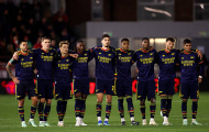 Gục ngã trên chấm 11m, Arsenal cay đắng rời EFL Cup