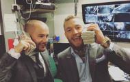 McGregor mang tiền ra khiêu khích, Mayweather đáp trả bằng 800 triệu đô